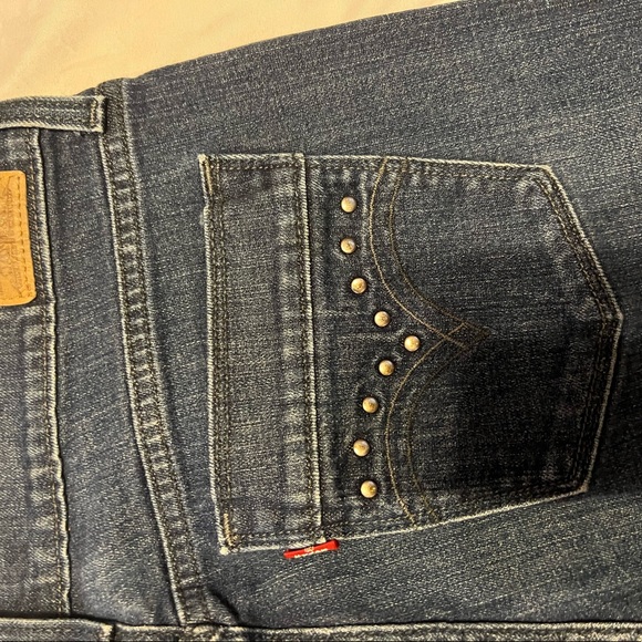 EUC Levi’s denim jeans. Size 6. - Picture 9 of 10